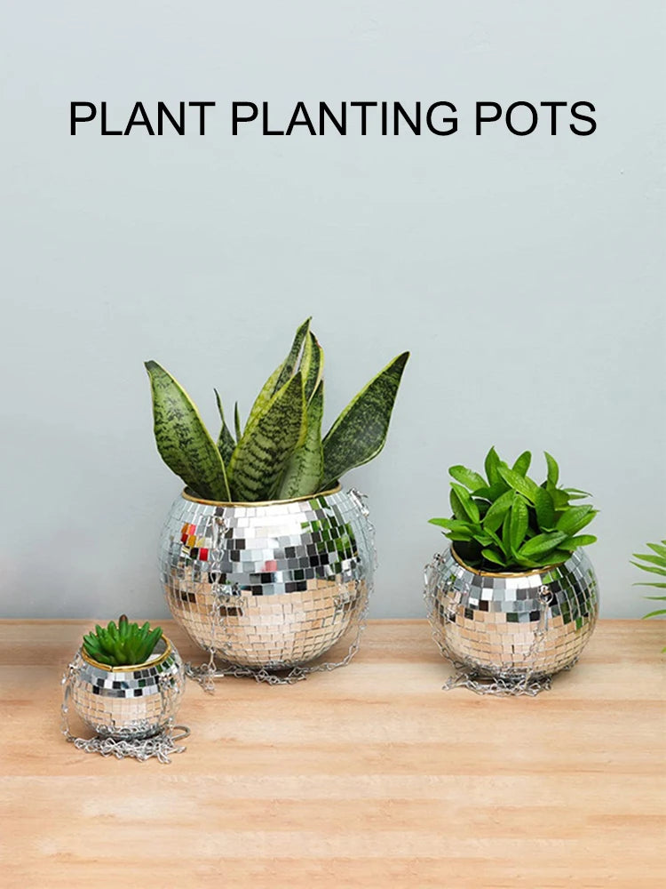 أصيص نباتات معلق على شكل كرة ديسكو