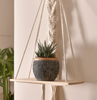 Makreimeeh with a wooden rack