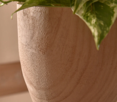 حوض خشبي معلق