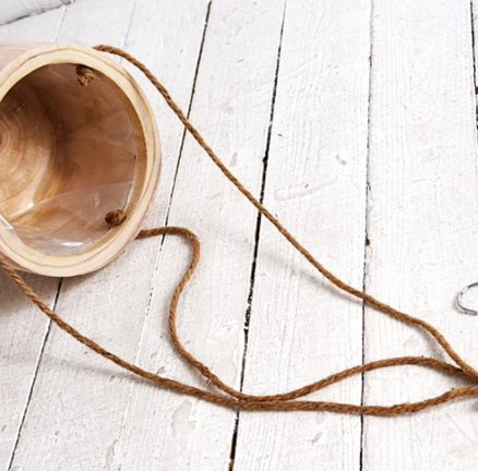 حوض خشبي معلق